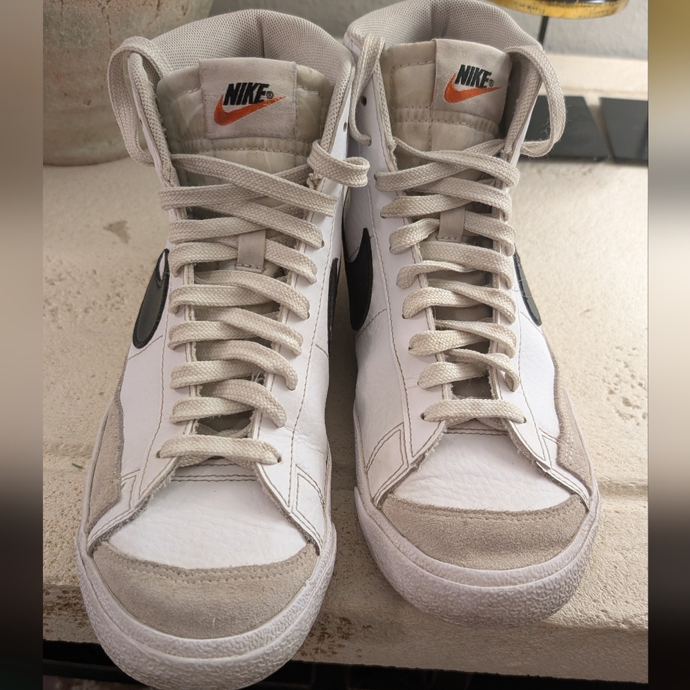 Nike Blazer mid 77 they are a size 6.7y